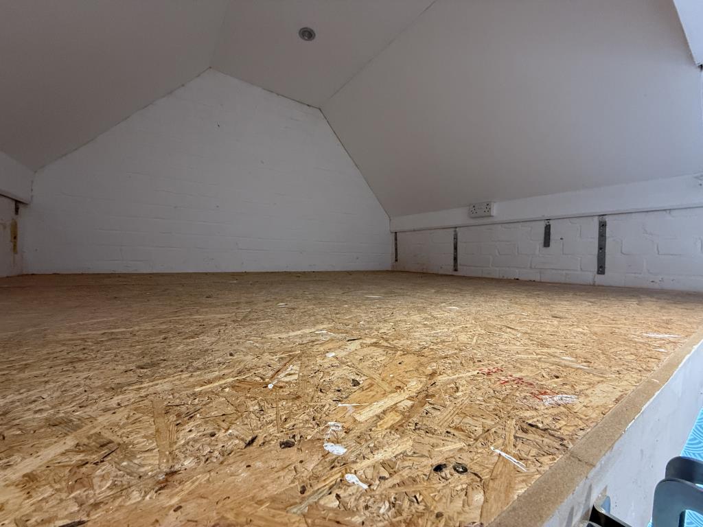 Lot: 27 - FORMER BT HUT WITH PLANNING CONSENT FOR HOLIDAY LETTING - The mezzanine area